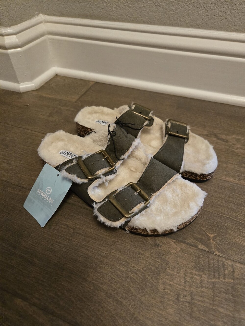 New Womens Size Large 9/10 Magellan Outdoor Olive Green Sherpa Slides, Buckle
